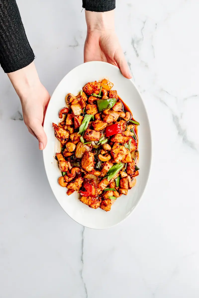 Gong-Bao-Hähnchen mit Cashewkernen und Gemüse